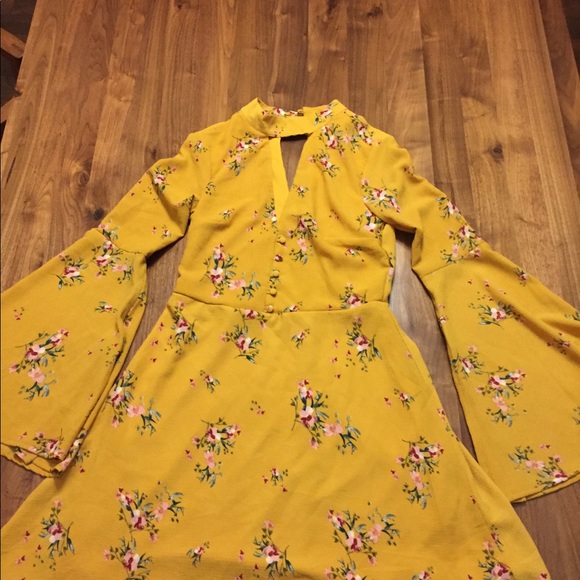 *Harper Bell Sleeve Dress - Picture 3 of 4